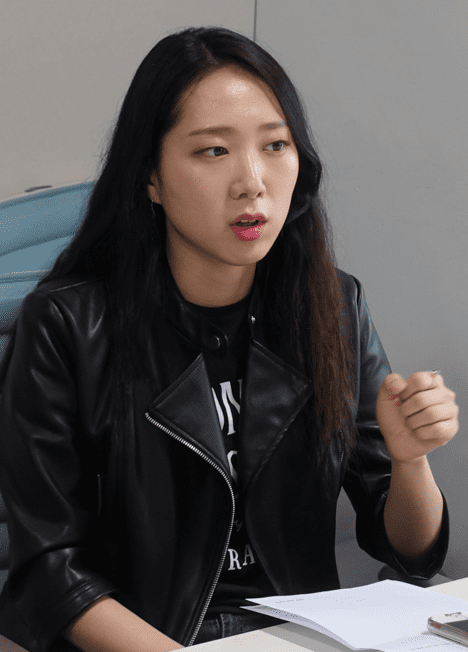 네이버웍스 활용 형태를 소개하고 계신 포스트 커뮤니케이션즈 콘텐츠팀 권은애 님 모습.