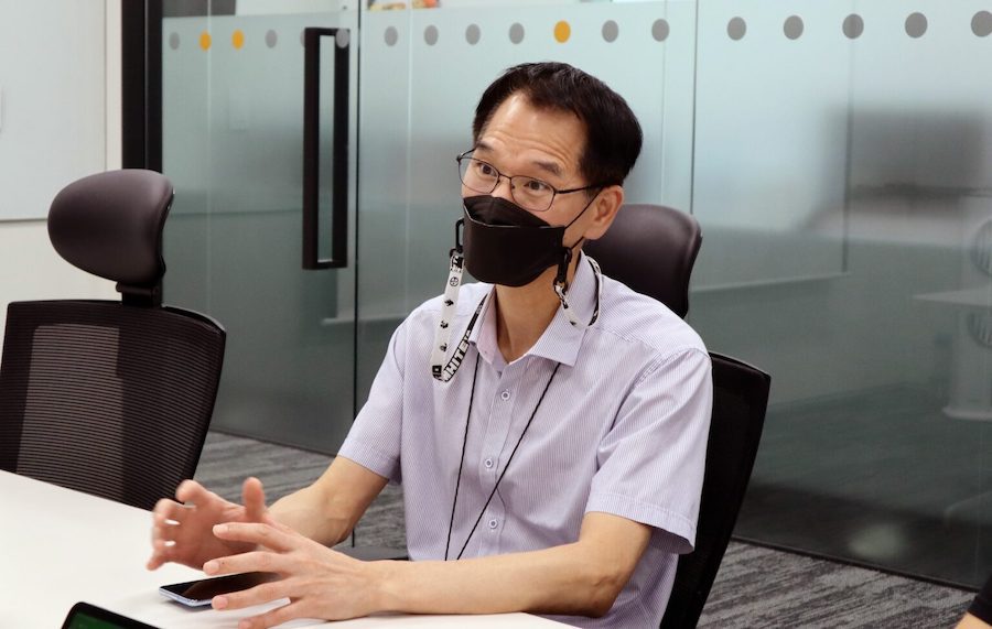 유밥 기업을 소개하고 계신 유밥 경영지원팀 강금만 부사장 님.