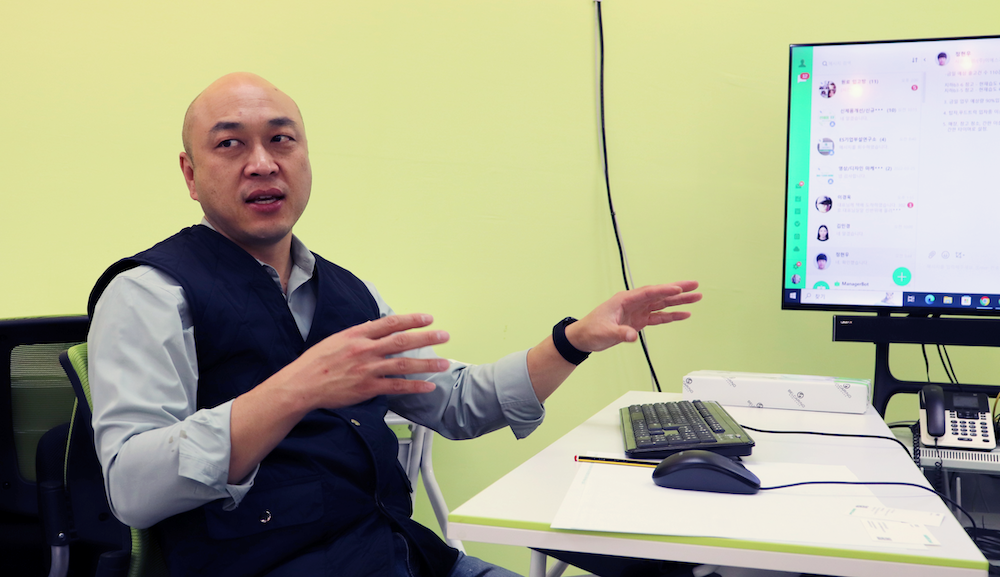 네이버웍스 도입 계기를 설명하는 민상대 대표님 모습.