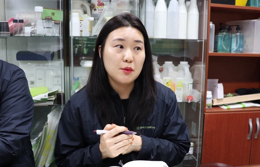 원료 연구에서 네이버웍스 도입효과에 대해 설명하고 계신 이에스기술연구소 윤세라 연구원.