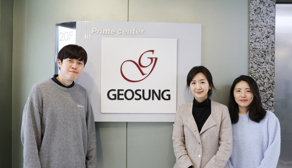 거성디지털 서울 본사 앞 법무팀 조재훈 팀장 님, 경영지원 김은비 실장 님, 경영지원팀 김영은 과장 님.