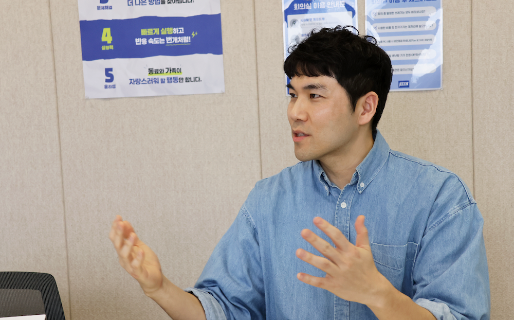 아정네트웍스 CHRO 황상탁 님이 네이버웍스 도입 계기에 대해 설명 중